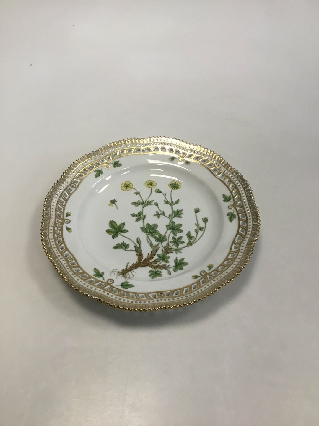 Royal Copenhagen Flora Danica plate with openwork edge No 20/3553