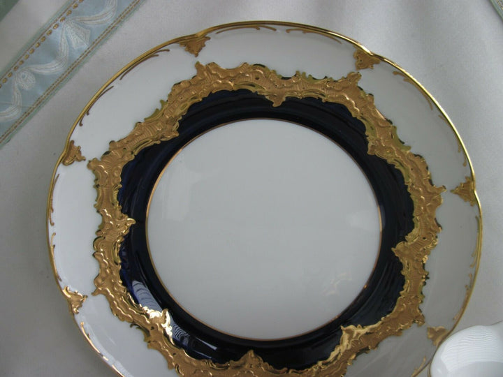 Schöne Meissen Kaffee-Sammeltasse in B-Form mit Kobalt und Gold