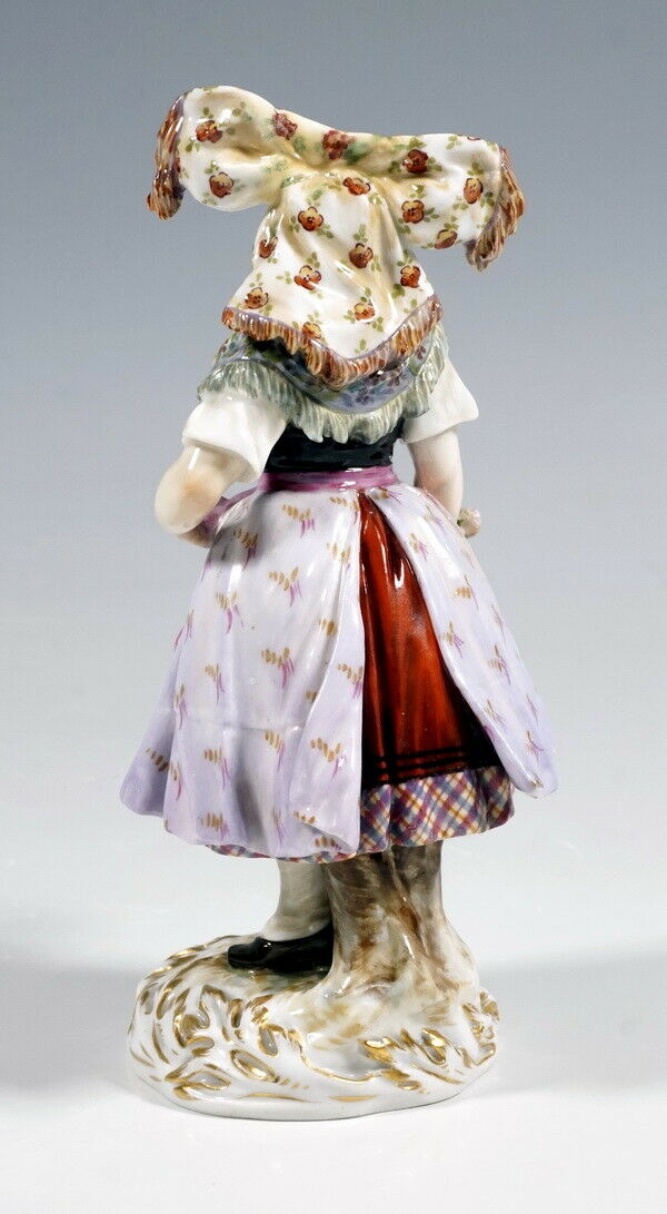 マイセン人形(MEISSEN)「ルサティアン地方の伝統衣装の女性」