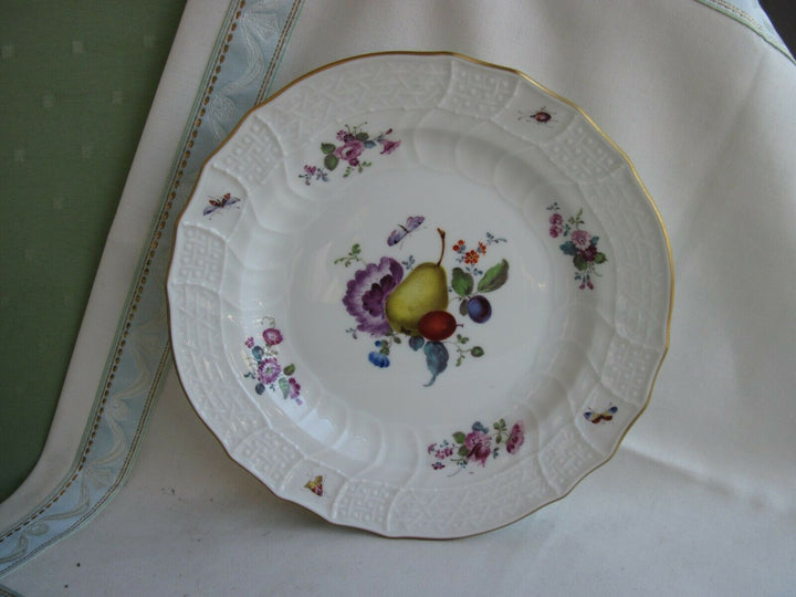 Schöner Meissen Teller mit Früchten, Insekten und Gold