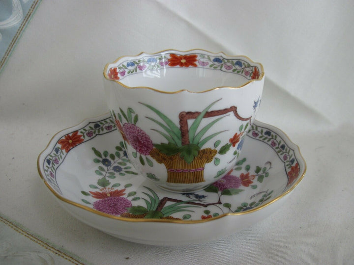 Schöne Meissen Moccatasse mit Indischen Blumen, Garbenmuster