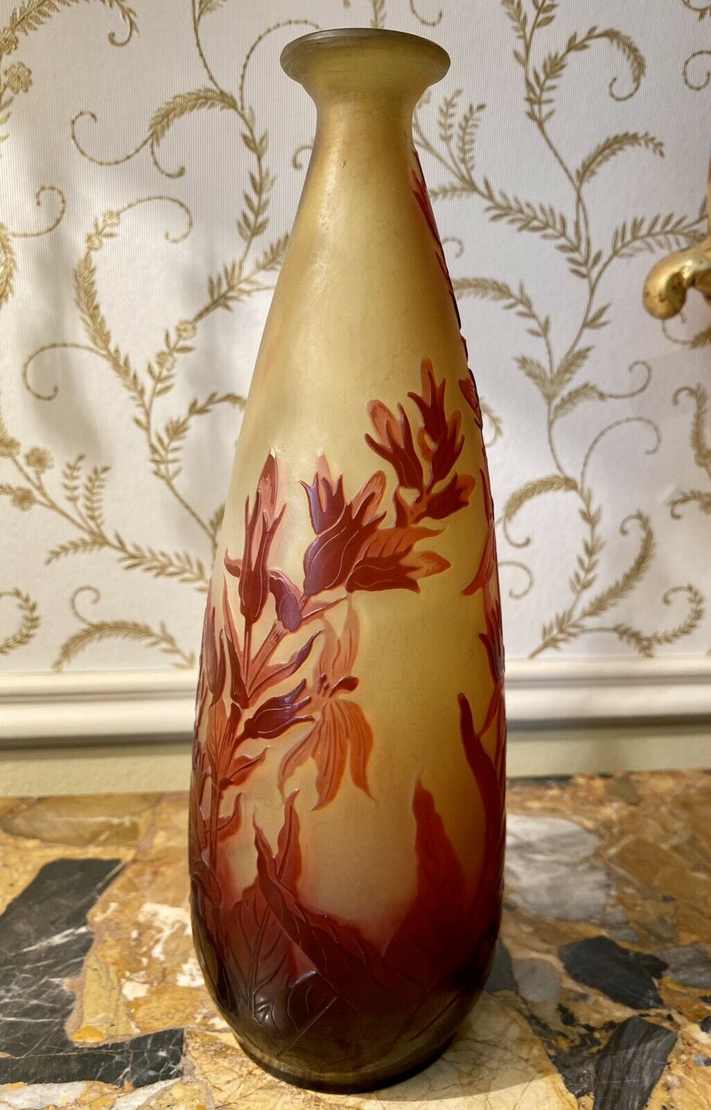 Émile GALLE - Vase Piriforme allongé aux Iris
