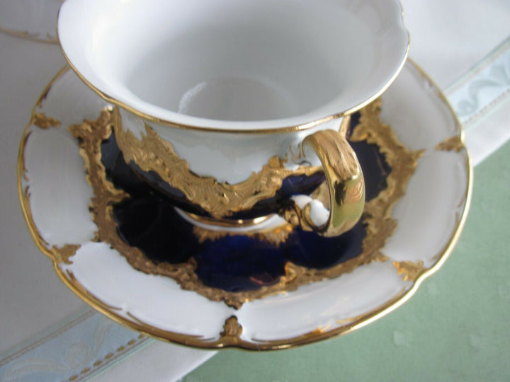 Schöne Meissen Kaffee-Sammeltasse in B-Form mit Kobalt und Gold