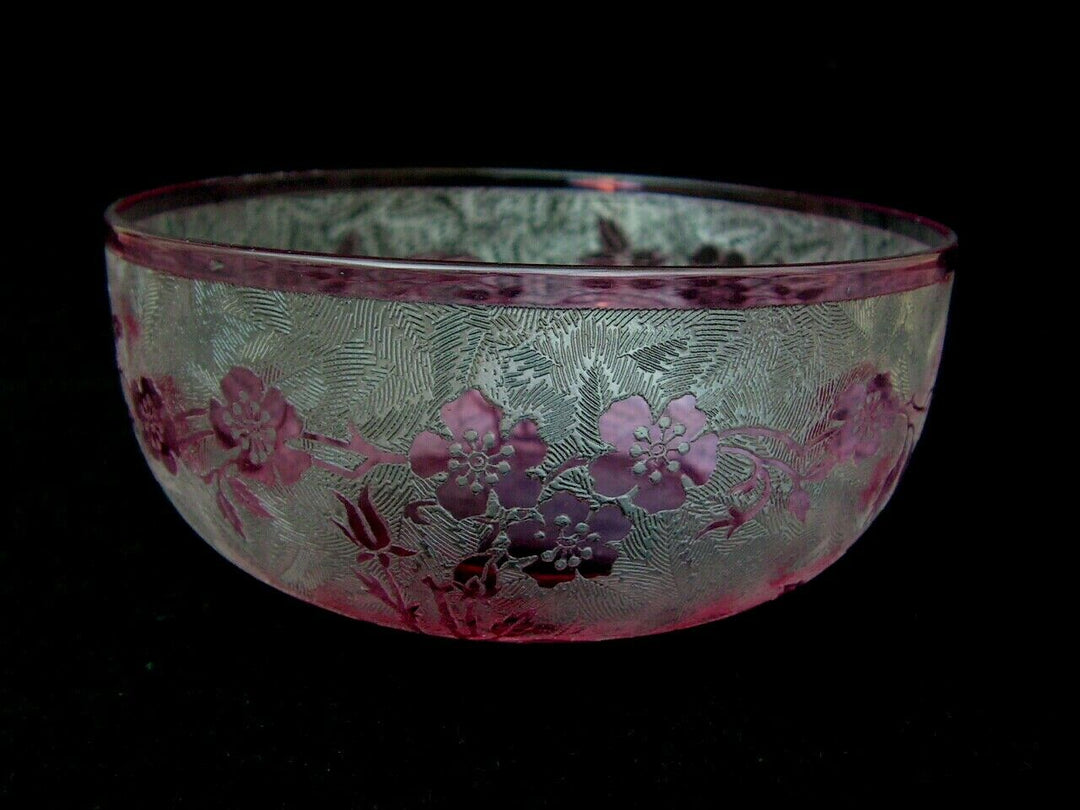 ANCIENNE COUPE VIDE POCHE EN CRISTAL DE BACCARAT TYPE EGLANTIER