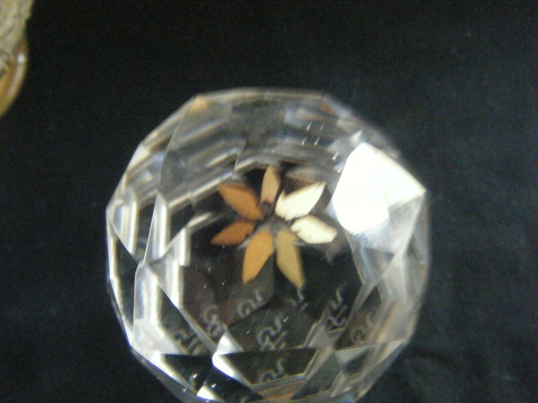 Ancien grand flacon de toilette en cristal Baccarat ou Saint Louis décor doré