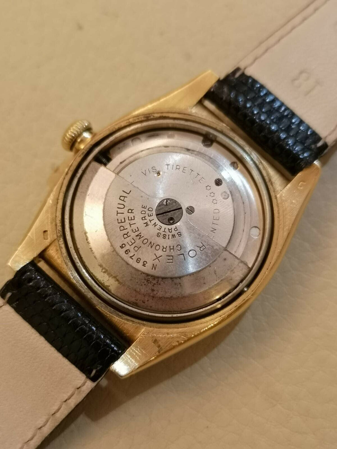 Rolex Bubbleback red.3372 Original Empire Dial Gold 18 KT year 1945 Mint Condit