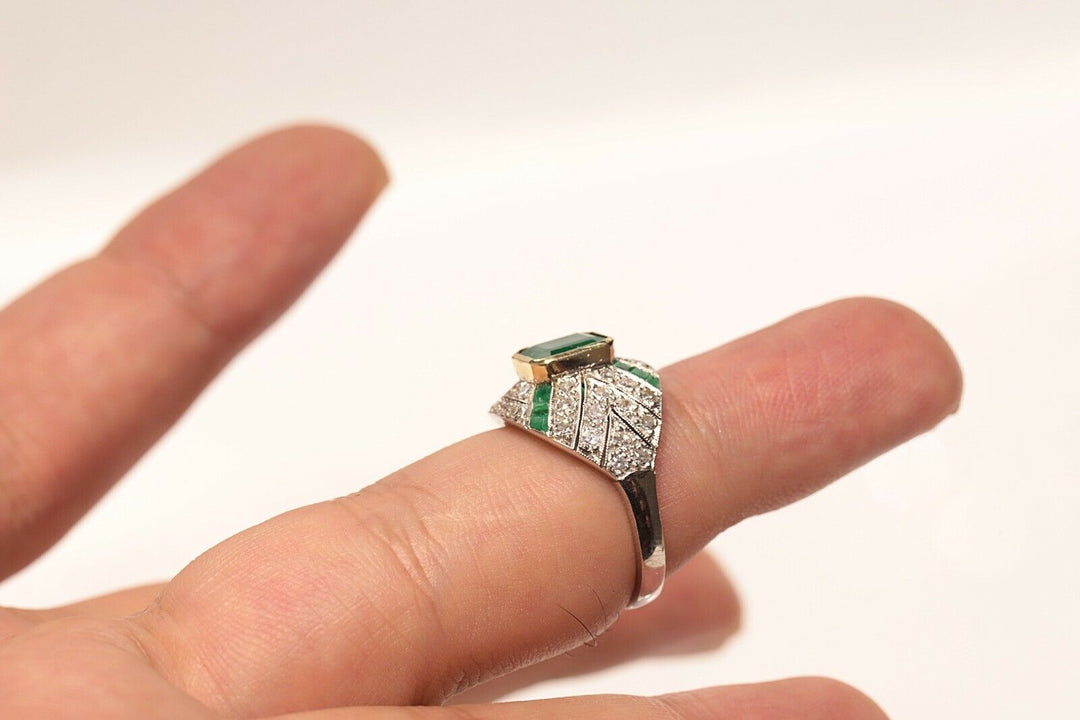 アンティーク アールデコ 18K ナチュラルダイヤモンドとエメラルドのリング