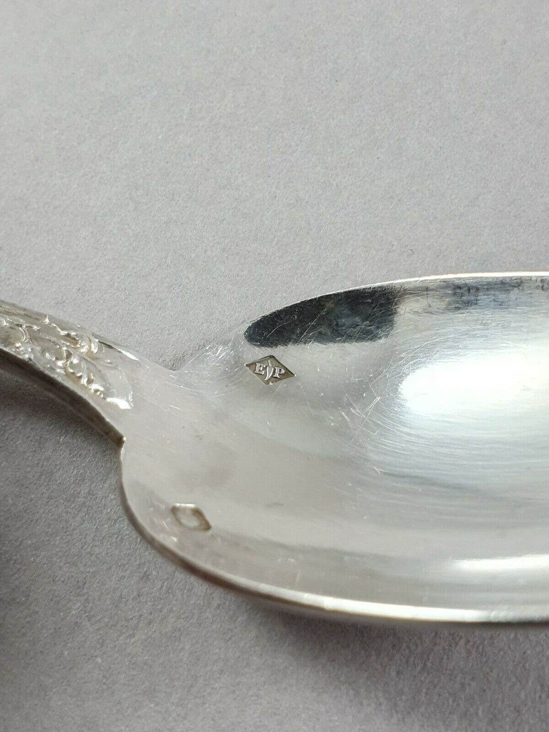 ピュイフォルカ　アイリスの装飾のアールヌーヴォー銀製スプーン12個セット