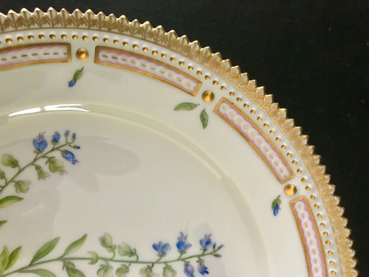 Royal Copenhagen FLORA DANICA Porcelain 8 7/8" Luncheon Plate #3550