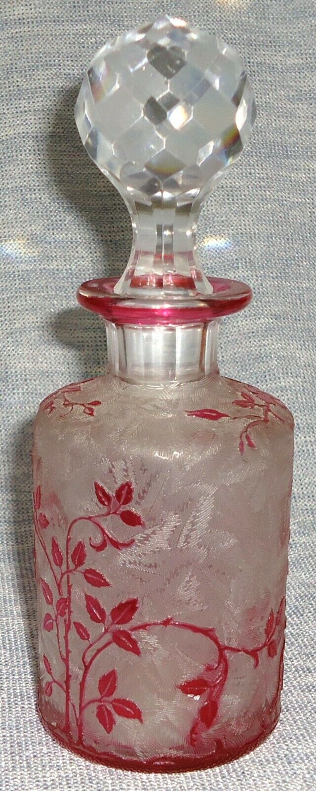 FLACON BACCARAT DÉCOR ÉGLANTIER DÉCOR DÉGAGÉ A L'ACIDE COULEUR ROUGE 18 CM