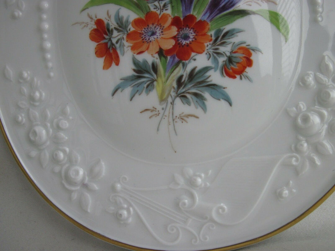 Schöne große Meissen Bildplatte mit vielen Blumen und Gold