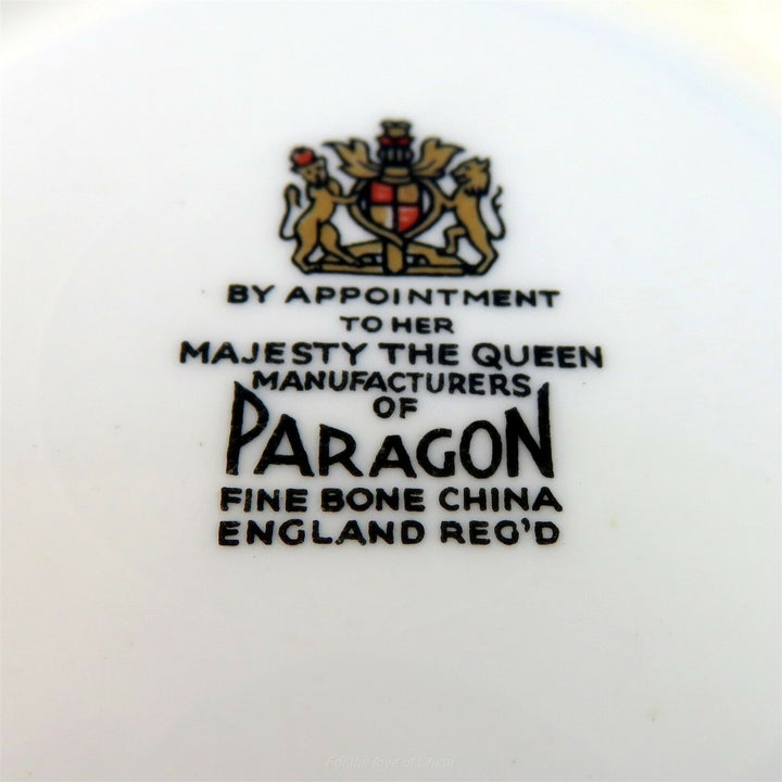 パラゴン　グレー地に可愛いピンクカーネーションのソーサー