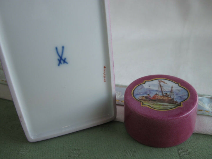 Schöne Meissen Teedose mit vielen Indischen Blumen und Handels-Szenen