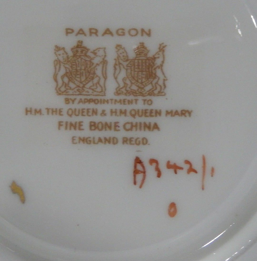 パラゴン　ピンクローズと金彩のロココ文様のレッドカップ＆ソーサー