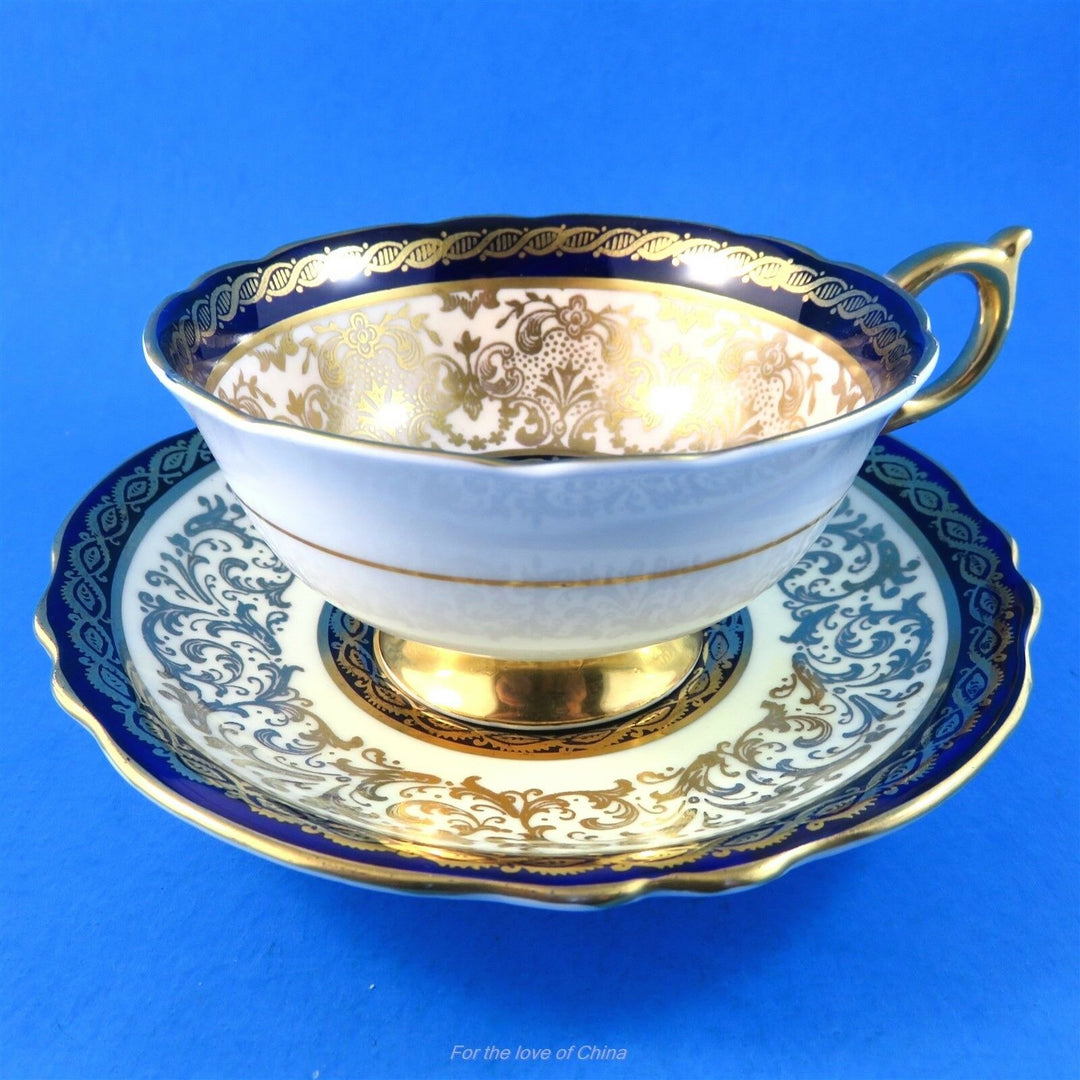 一凛咲とゴールドモチーフ&コバルトボーダー　　カップ&ソーサー