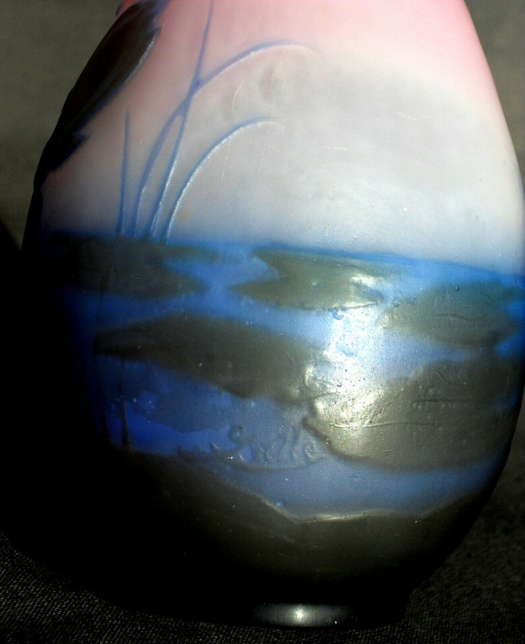 Joli vase Galle aux nenuphars, belles couleurs, parfait , era Daum 1900
