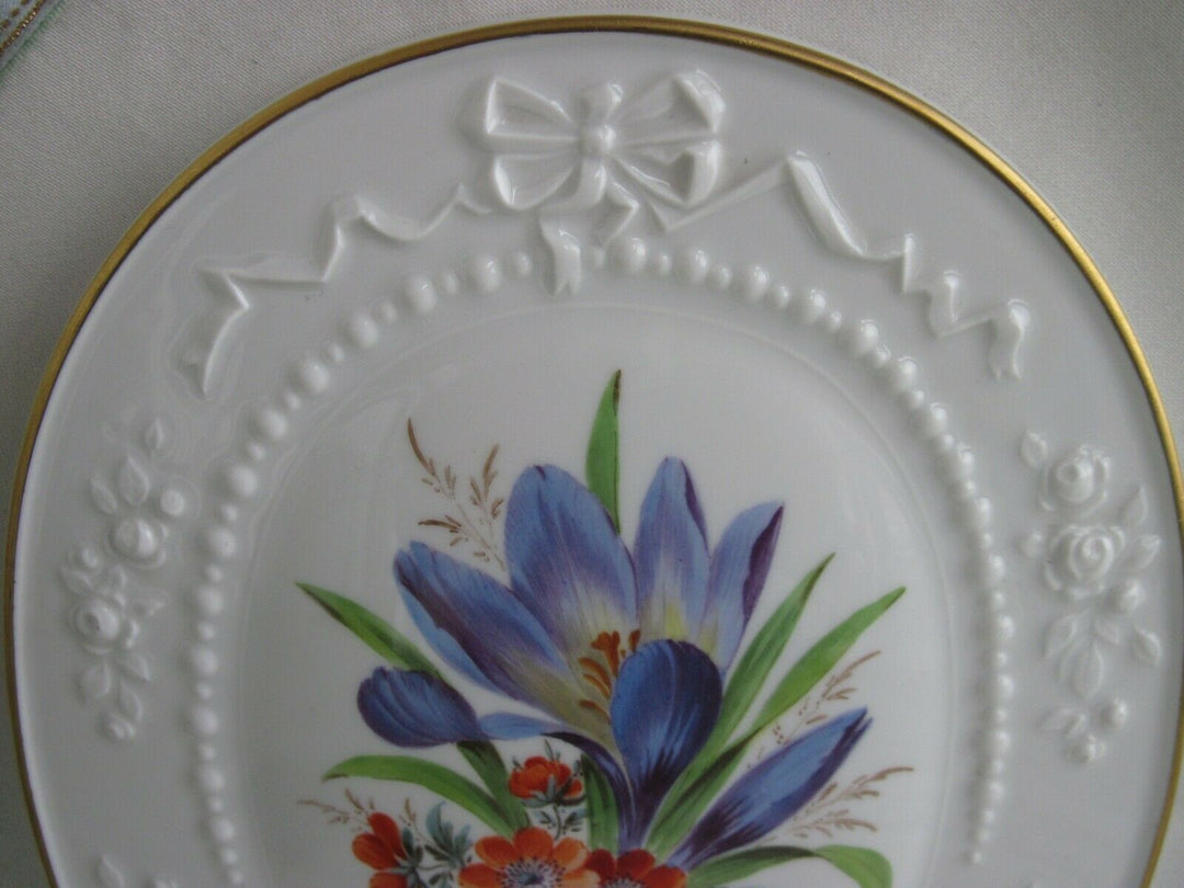 Schöne große Meissen Bildplatte mit vielen Blumen und Gold