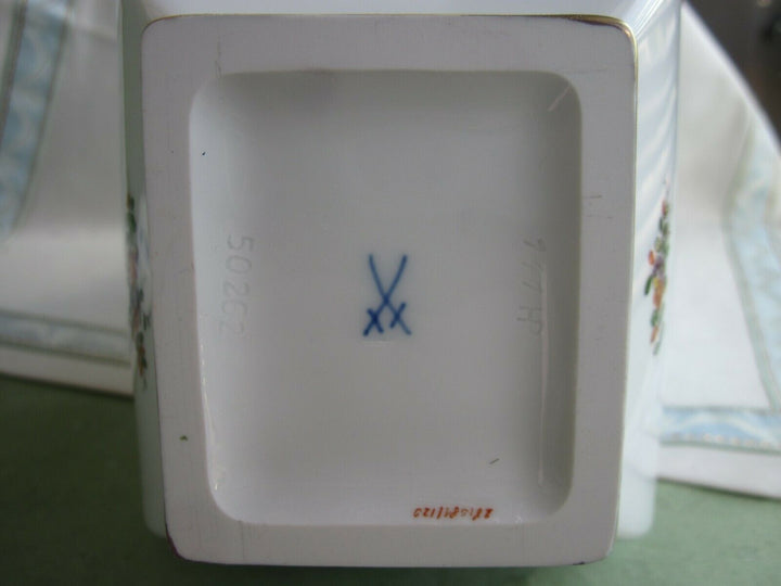 Schöne große Meissen Vase mit Chinoiserie und Gold