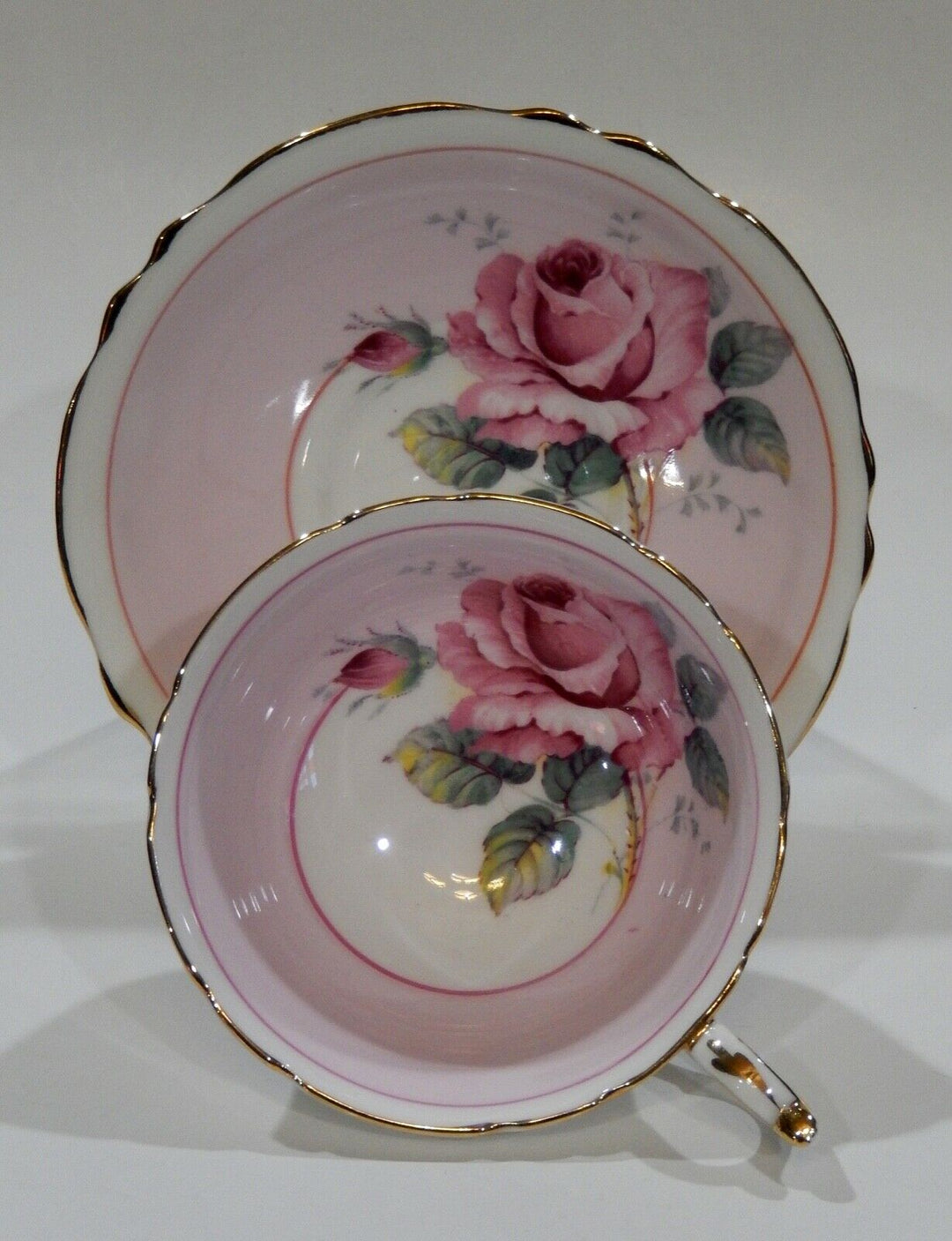 パラゴン　ピンク地に大輪のピンクローズのカップ＆ソーサー