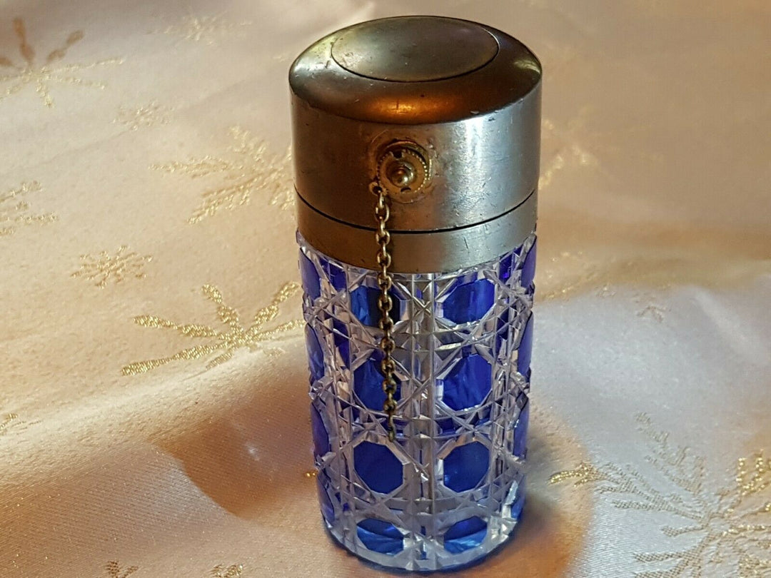 Baccarat flacon vaporisateur en verre bleu "signé AGNEL Paris"