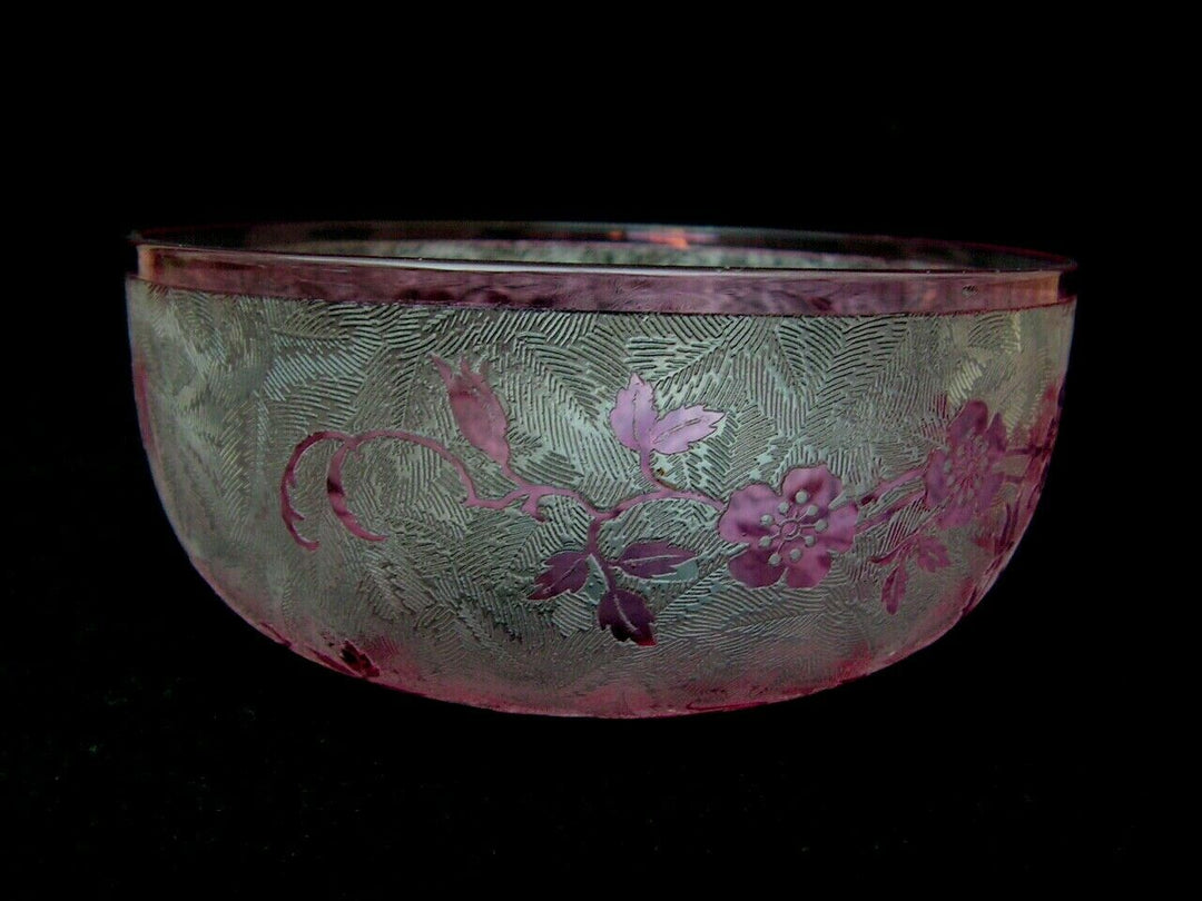 ANCIENNE COUPE VIDE POCHE EN CRISTAL DE BACCARAT TYPE EGLANTIER