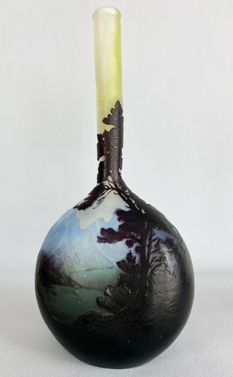ÉMILE GALLÉ : VASE D'ÉPOQUE ART NOUVEAU - PAYSAGE VOSGIEN EN VERRE MULTICOUCHE