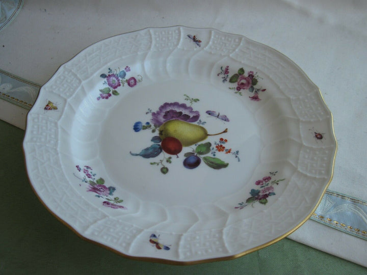 Schöner Meissen Teller mit Früchten, Insekten und Gold