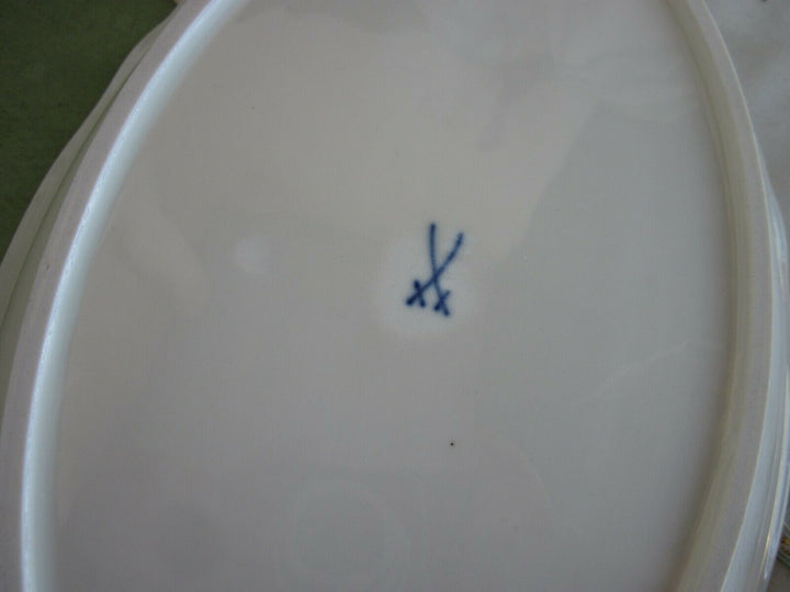 Schöne Meissen Schale mit vielen Blumen und Gold