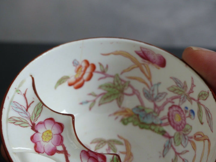 jolie tasse à moustache de Sarreguemines décor Minton 216