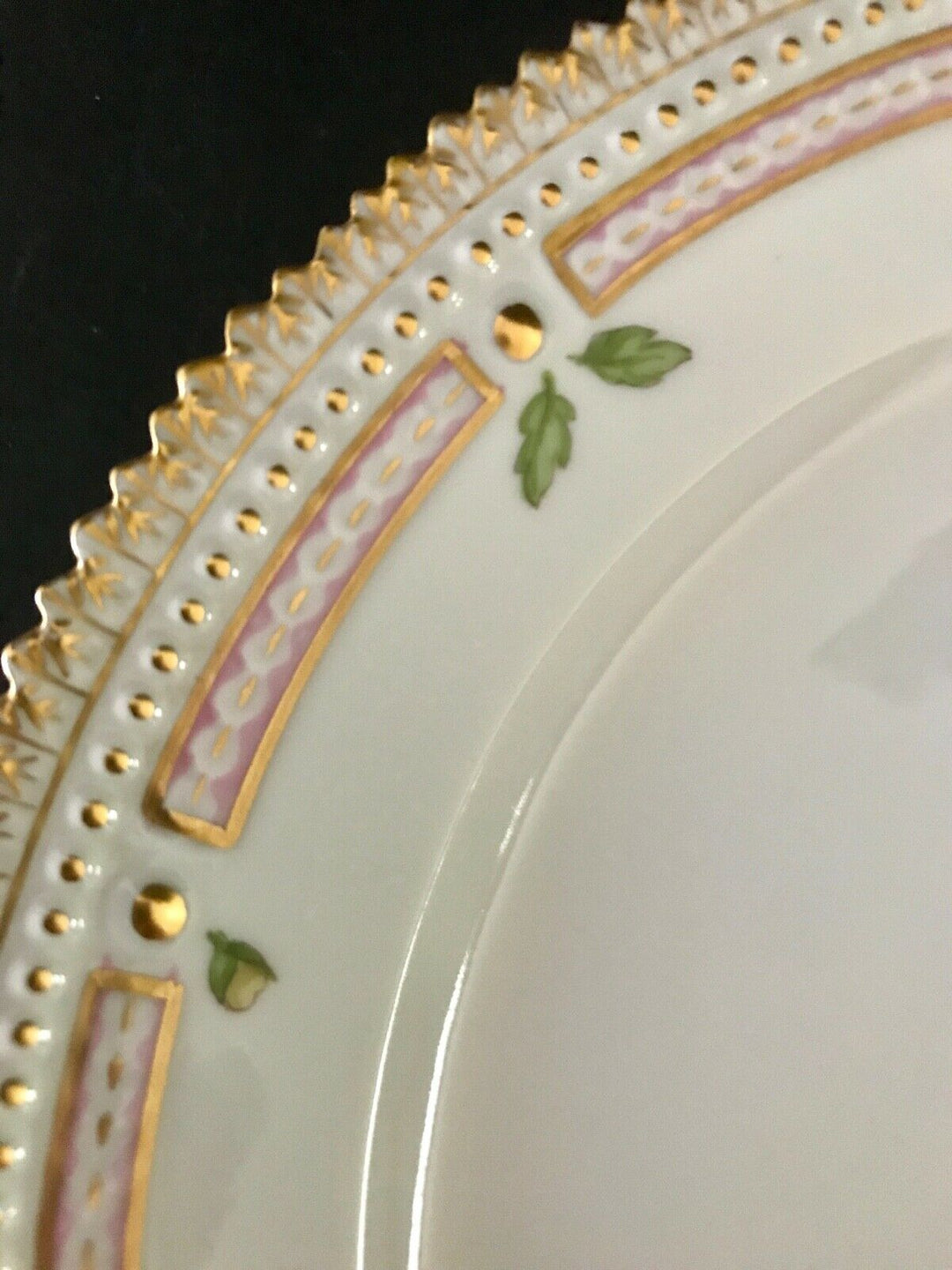 Royal Copenhagen FLORA DANICA Porcelain 8 7/8" Luncheon Plate #3550