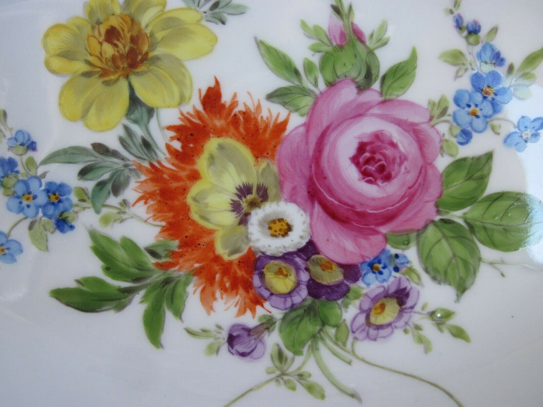 Schöne Meissen Schale mit vielen Blumen und Gold
