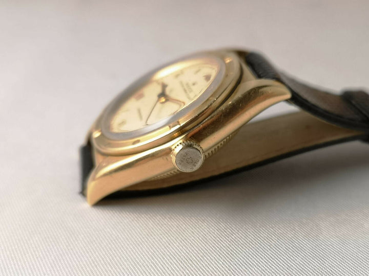 Rolex Bubbleback red.3372 Original Empire Dial Gold 18 KT year 1945 Mint Condit