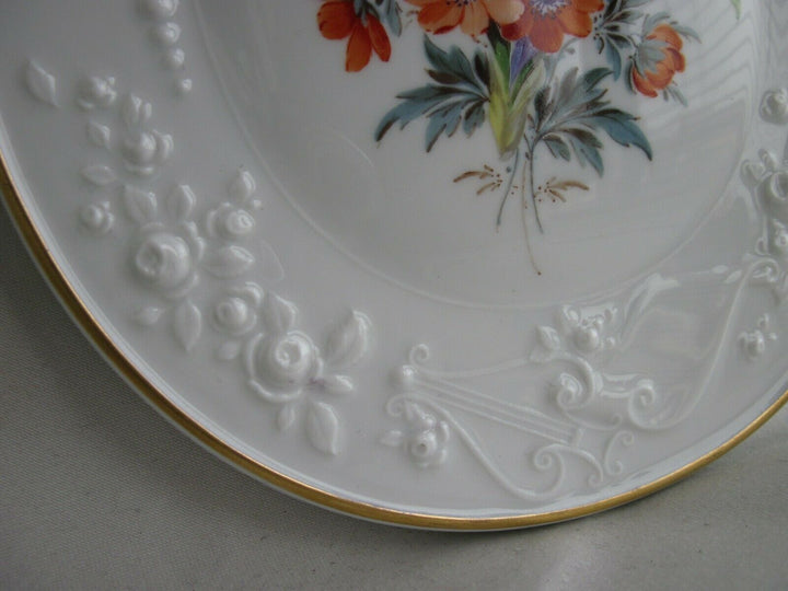 Schöne große Meissen Bildplatte mit vielen Blumen und Gold
