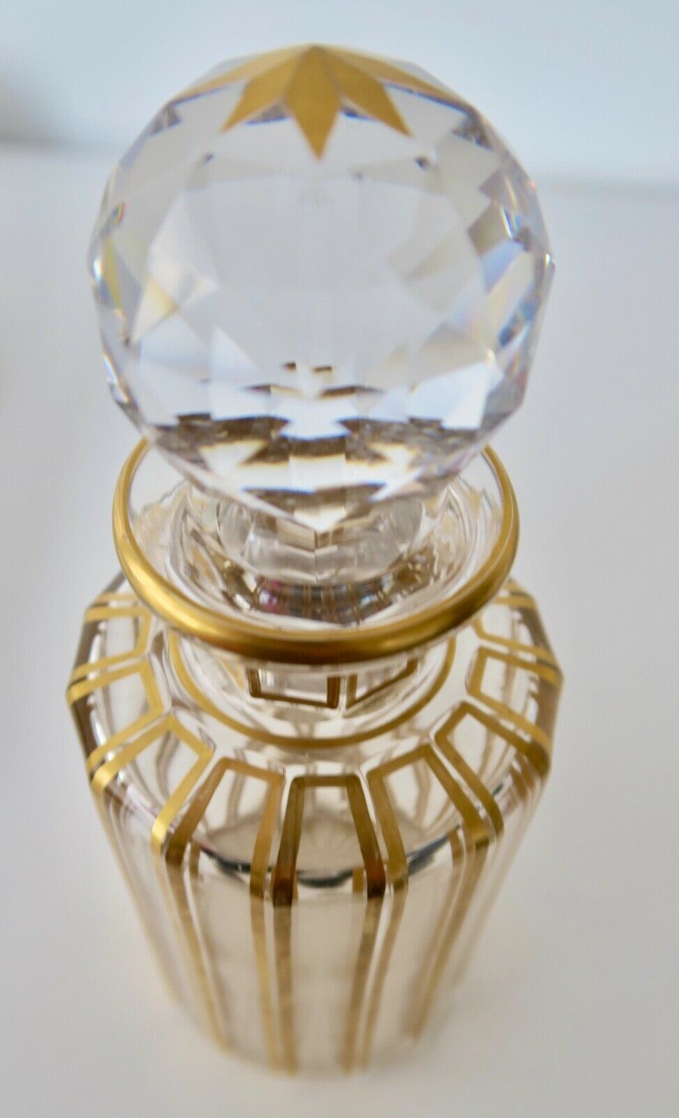 Ancien flacon de toilette en cristal de Baccarat cannelures or Hauteur env 19 cm