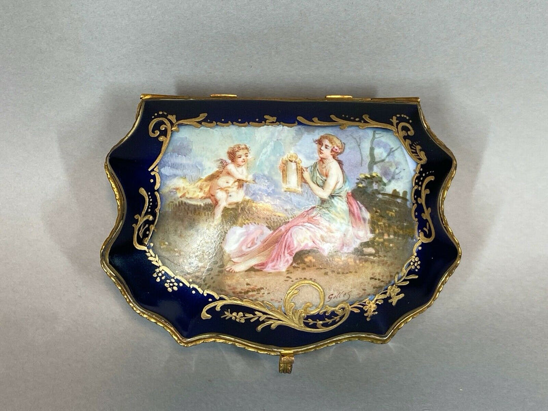 19th Century French Sèvre Porcelain Box. WORLDWIDE FREE SHIPPING
