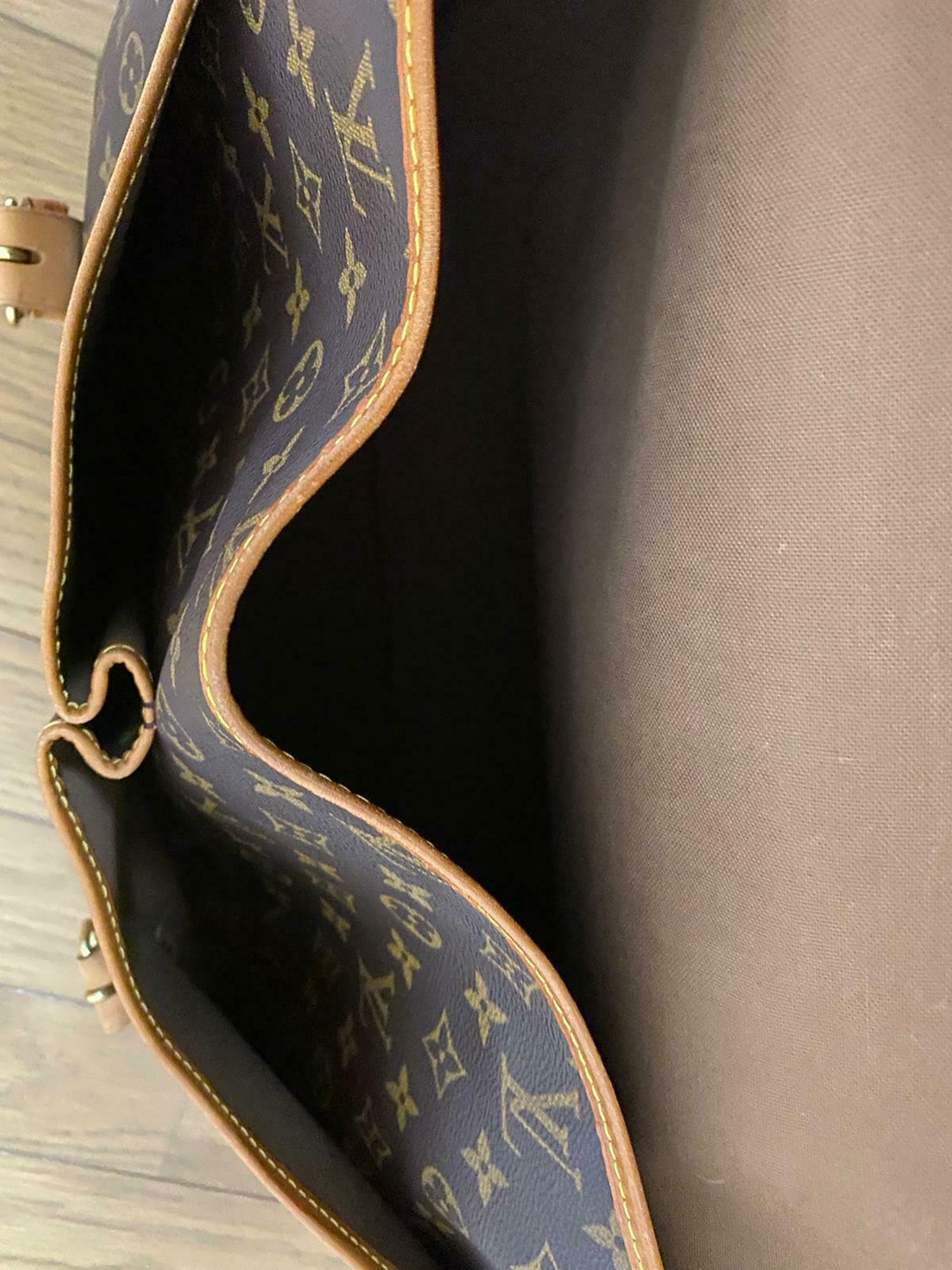 AUTH LOUIS VUITTON MONOGRAM SAC CHASSE HUNTING SHOULDER BAG LV29