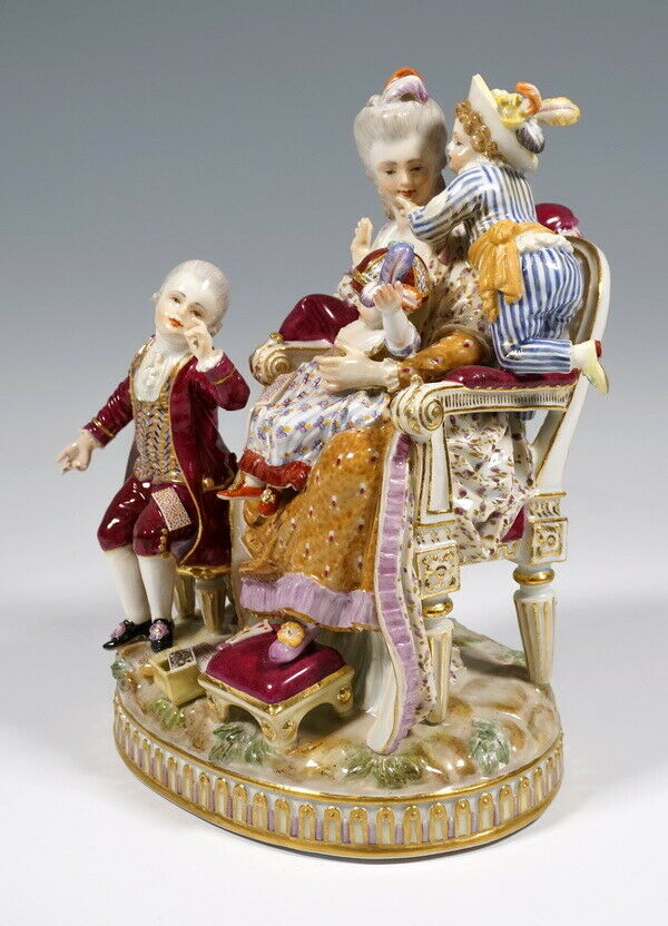 マイセン人形(MEISSEN)「子供たちを愛する母親」