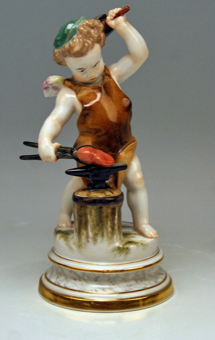 MEISSEN マイセン FIGUR CUPIDO ALS SCHMIED MIT AMBOSS H.SCHWABE L-SERIE L114 UM 1925