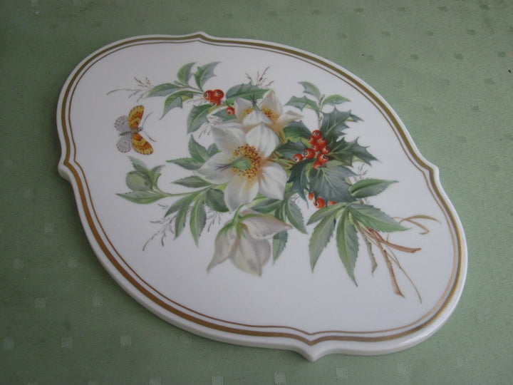 Schöne Meissen Bildplatte mit naturalistische Blumen, Schmetterling und Gold