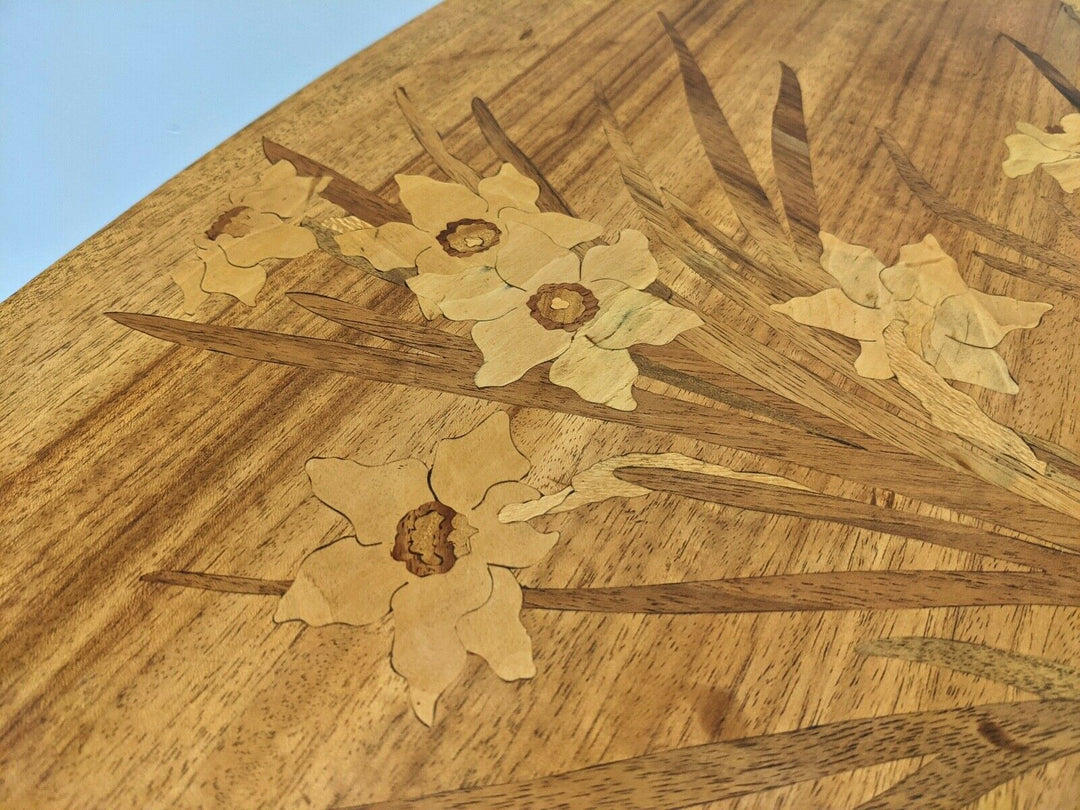 エミールガレ　スイセンの花の木製のテーブル