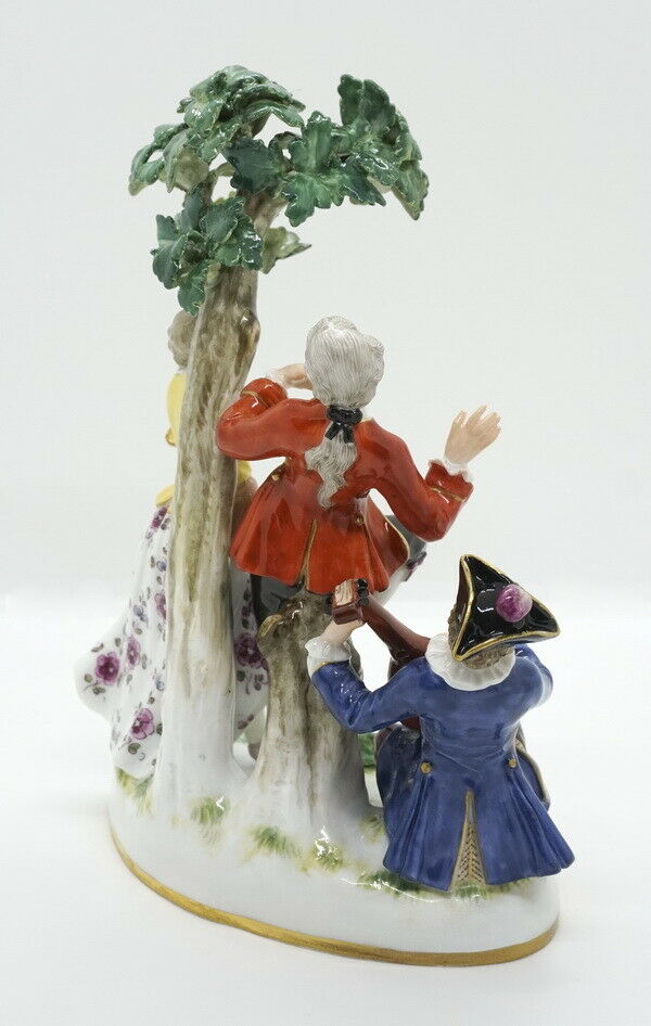 マイセン人形(MEISSEN)ロココシリーズ「木の下でギターを弾く青年と踊る男女」
