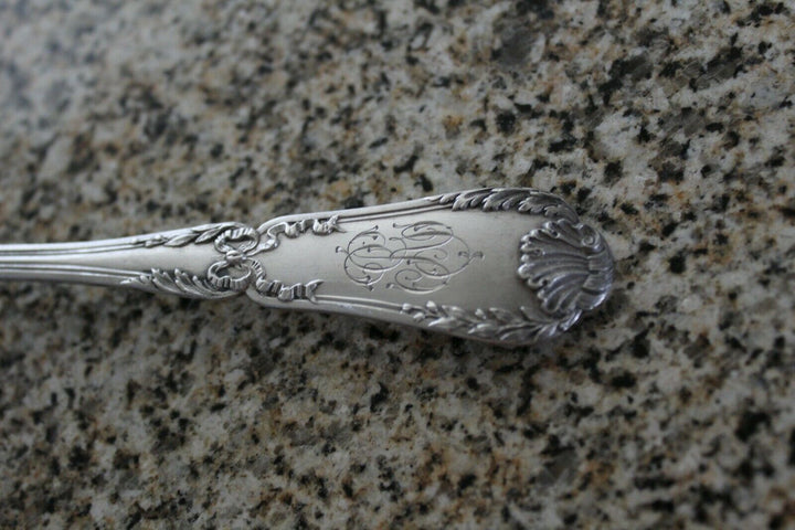 EMILE PUIFORCAT CUILLERE A DESSERT EN ARGENT :MOTIF DE SAINT JACQUES...13H