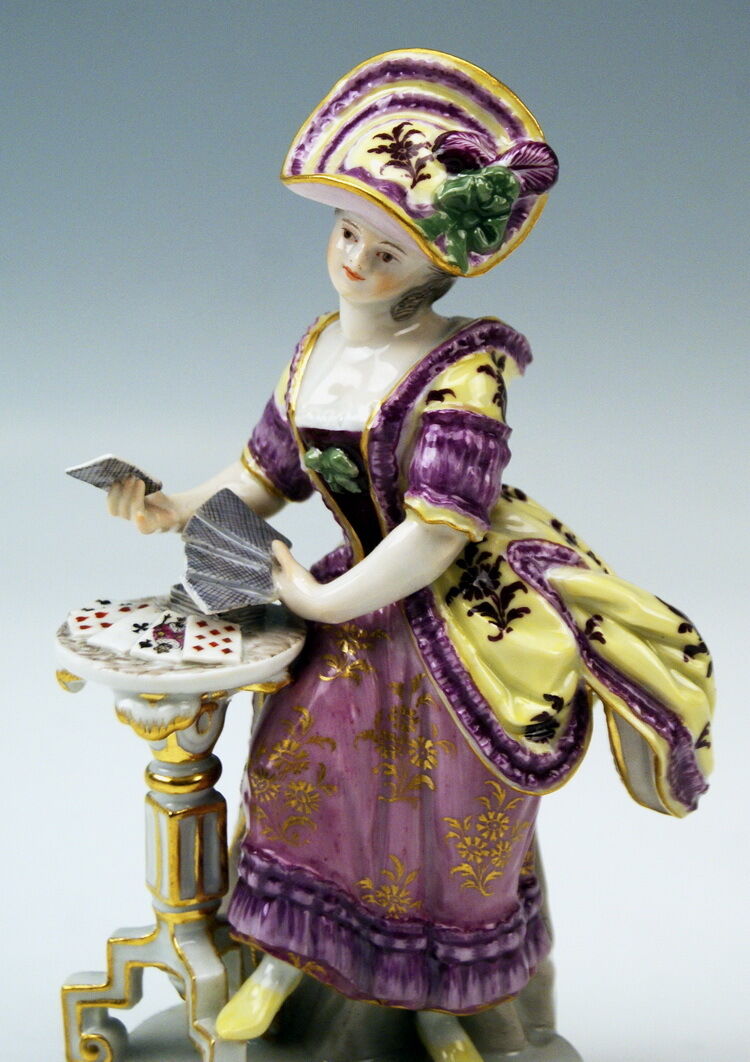 MEISSEN FIGUR KARTENSPIELERIN FEMALE CARD PLAYER ACIER MODEL F 64 VINTAGE 1910