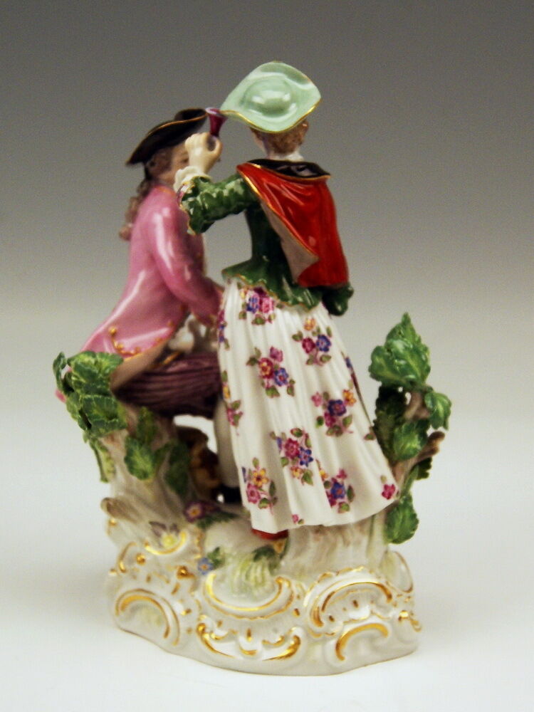 MEISSEN FIGUR GRUPPE LIEBESPAAR DER GESCHMACK COUPLE BEING BUSY MNR:2980 UM 1870