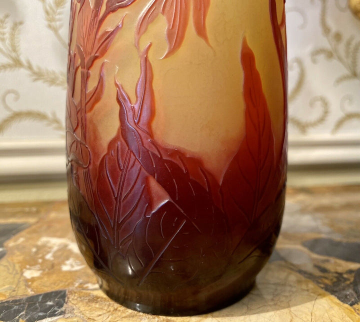 Émile GALLE - Vase Piriforme allongé aux Iris
