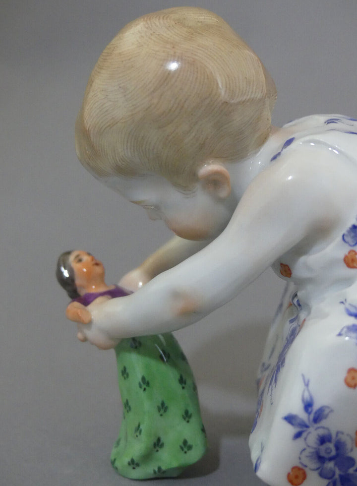⚔ Meissen Figur W 117 Hentschelkind Mädchen mit Puppe TOP v.1924 1.Wahl H.11cm