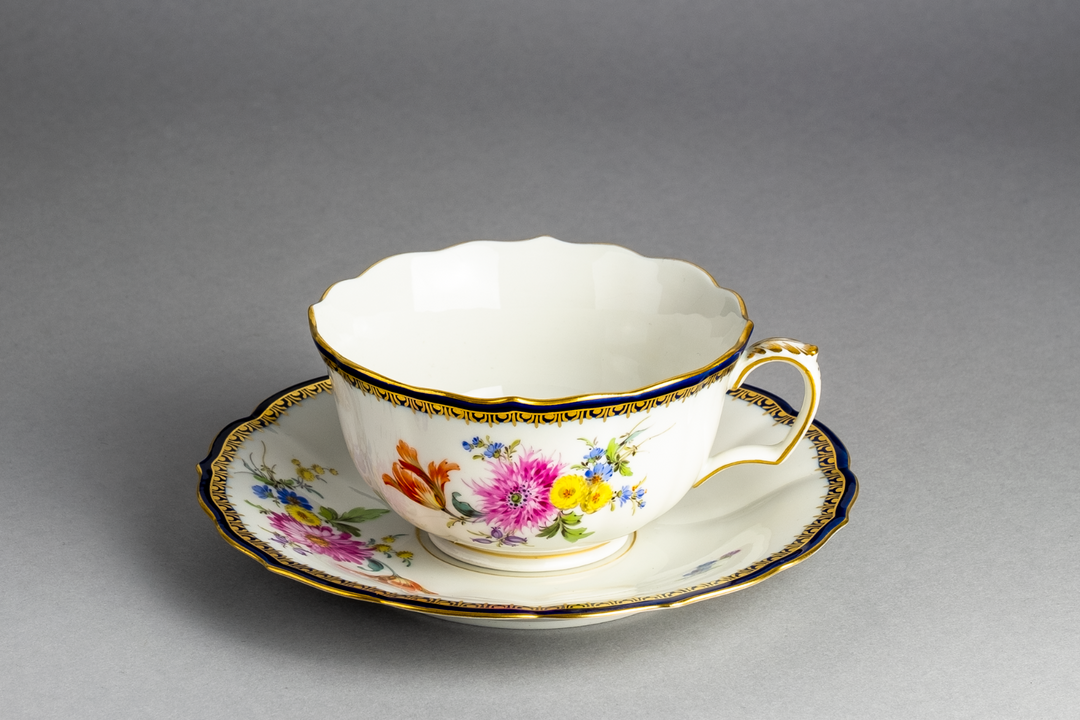 CNC: Porzellan Meissen Teetasse + UT 9,5x5,5 cm Blumenbukett A-Kante 1. Wahl