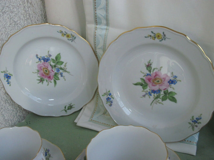 Schönes großes Meissen Kaffee-Service mit vielen Blumen und Gold