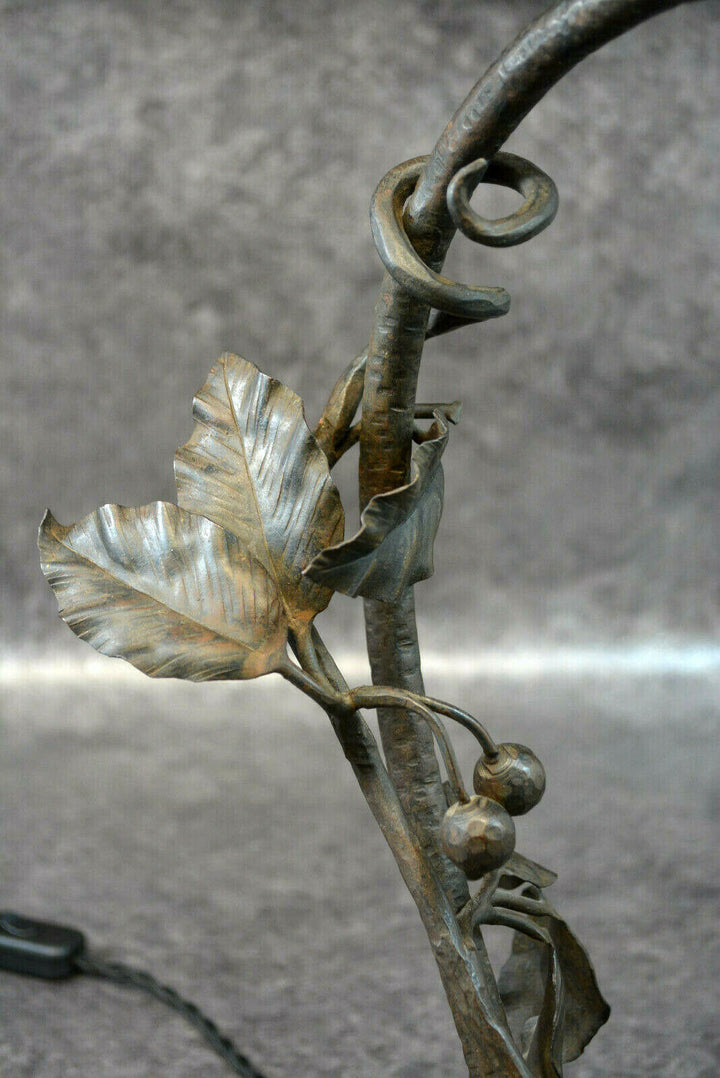 lampe de bureau en pate de verre et fer forgé daum nancy et Paquet art nouveau