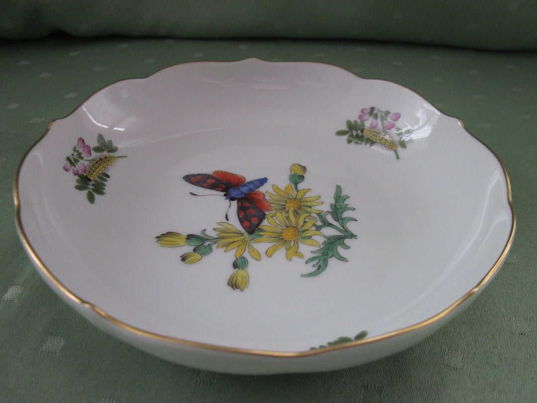 Schöne Meissen Schale mit Schmetterlings und Raupen-Dekor